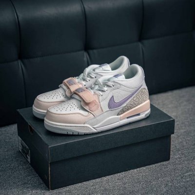 230 核心私 Nike Air Jordan Legacy 312 Low 乔丹 Aj 312 最强三合一混合版 有着交错结合的设计，它的名字就展现出它所包含