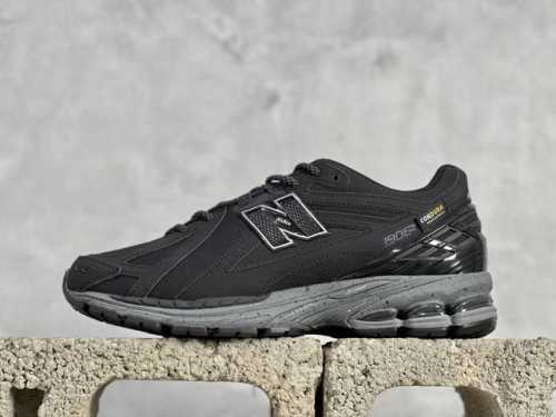 New Balance 1906系列复古老爹风休闲运动慢跑鞋 M1906Roc #采用轻质牛剖革拼接透气网眼衬垫织物鞋面材质 T-Beam大底提供足步弓支撑，保