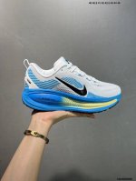 公司级Nk Air Zoom Vomero 18 轻便舒适公路跑步鞋 Hm6803-001 质感柔软 弹力充沛 助力一路畅跑 乐享不停 厚实泡绵缔造舒适的回弹效
