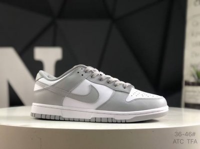 耐克 Sb Dunk Low Pro 扣篮系列复古低帮休闲运动滑板板鞋。采用脚感柔软舒适Zoomair气垫，有效吸收滑板等极限运动在落地时带来的冲击力，为街头运