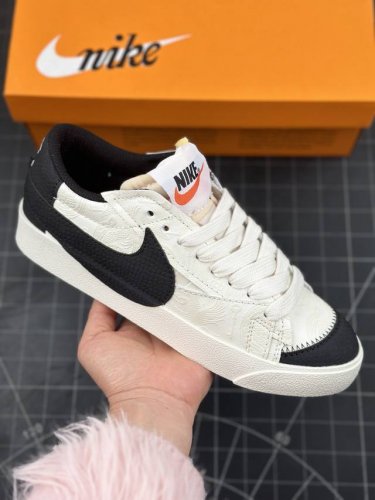 本地 核心私 Nk Blazer Low ‘77 Jumbo “2025蛇年限定”经典百搭低帮开拓者休闲运动板鞋 百搭单品全新焕新升级经典 Blazer 鞋款，
