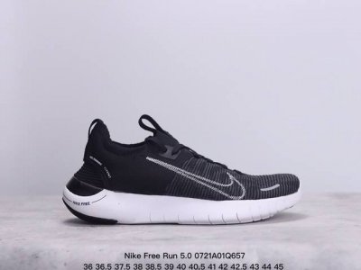 真标耐克 Nike Free Run 赤足5.0 可回收材料轻便透气运动跑步鞋 类似袜子的 Free Run 5.0由至少20%的可回收材料制成，旨在从跑步过渡