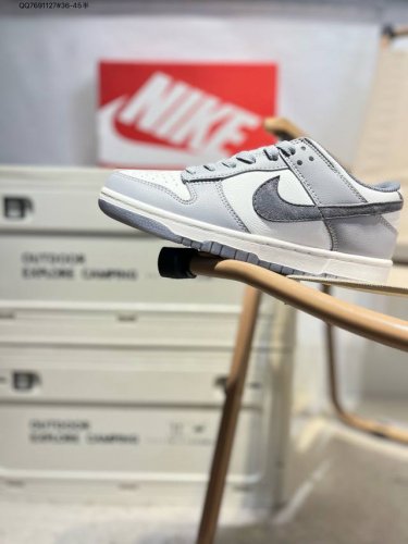 耐克Nike Dunk Low 板鞋Sb系列经典百搭休闲运动板鞋加厚鞋舌的填充，使舒适性大大提升，同时也更方便穿脱中底部分则加入了脚感柔软舒适Zoomair气垫
