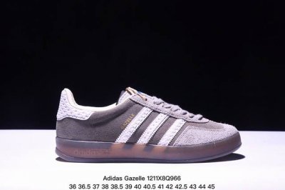真标阿迪达斯adidas Originals Gazelle Indoor 三叶草复古防滑耐磨低帮板鞋 鞋款采用柔软的绒面革和耐用的皮革衬里融合在橡胶外底上！