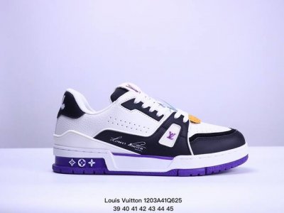 Louis Vuitton 路易威登 男女鞋配，采用荔枝纹牛剖革组合粒面牛剖革鞋面材质，鞋垫嵌入软脚感eva物料，外置tpr光泽隔色鞋底法国巴黎百年奢侈品牌lv