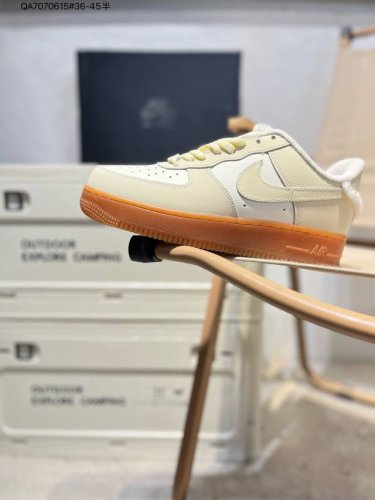 160 耐克 Nike Air Force 1 '07空军一号 百搭休闲运动板鞋。柔软、弹性十足的缓震性能和出色的中底设计，横跨复古与现代的外型结合，造就出风靡