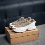 核心私 耐克Nike Zoom Vomero Roam 马拉松复古跑五代休闲运动慢跑鞋 厚底老爹鞋。采用环保纤维革饰片组合网眼布鞋面材质 升级正确后跟Tpu加固