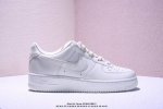 160 真标耐克Nike Air Force 1’07 Lx空军一号低帮百搭休闲运动板鞋。柔软、弹性十足的缓震性能和出色的中底设计，横跨复古与现代的外型结合，造