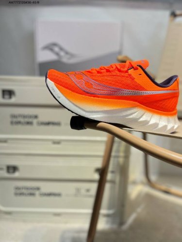 Saucony索康尼Endorphinpro啡鹏4.0 陆地速鲨竞速碳板运动训练跑鞋 S10939 Am7772135#36-45半