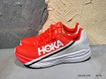 新品上市实拍 Hoka U Restore Ct 全新配色 一脚蹬系列，这个品牌来自于新西兰的毛利语，Hoka表示大地，One One表示飞越，连起来就是飞越地