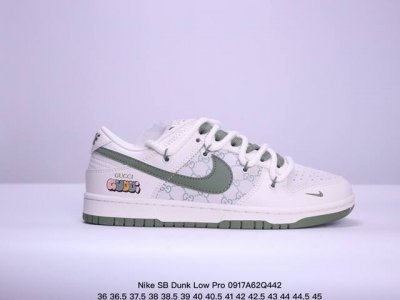Nike Sb Dunk Low Pro 复古低帮休闲运动滑板板鞋。采用脚感柔软舒适zoomair气垫，有效吸收滑板等极限运动在落地时带来的冲击力，为街头运动者