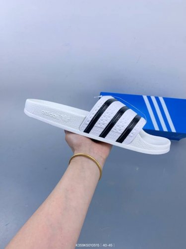 阿迪达斯Adidas三叶草Adilette 居家休闲拖鞋 size 如图 编码 K359K5010516