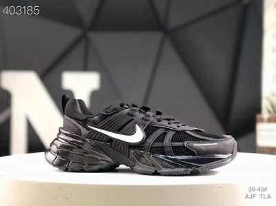 合集160 耐克Nike V2K Run新款百搭休闲跑步鞋 复古风潮 网面透气 紧致的鞋面材质提供良好的包裹性 鞋侧 Swoosh以及鞋头部分搭配增添不少亮点的