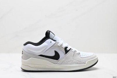 真标Air Jordan Stadium 90 Stadium Jordan Stadium 90充满了对Tinkerhathield 原创设计的致敬，包括中足