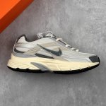 本地 核心私 Nike耐克Initiaor Running创始者系列复古老爹休闲运动舒适跑鞋 在 Ins 爆红的 Nike Initiator 跑鞋，作为一双真