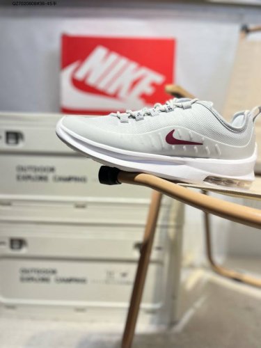 nike Air Max Axis 二十周年限定鞋面细节更加简约，但线条能清晰的看出 Air Max 98 的元素，搭载后掌 Air Max 气垫，带来完全不一