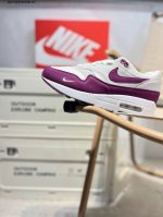 nk Air Max 1 初代复古气垫慢跑鞋 由Tinker Hatfeld和Mark Parker在1987年设计 灵感来自于巴黎蓬皮杜中心 Tinker H
