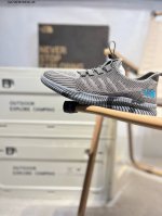 Thenorthface北面一脚蹬袜子鞋懒人鞋.鞋面采用进口飞织弹力面柔韧性和舒适性简直无法言喻鞋底采用Md底 回弹减震效果 上脚像踩棉花糖 有效减少运动时候的