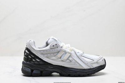 公司级New Balance M1906系列复古单品宝藏老爹鞋款 公司级版本复古元素叠加 质感超级棒 楦版型材料细节做工精细 作为Nb最经典的档案鞋型之一 与2