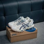 核心私 Asics Gel-Kahana 8舒适户外织物合成革 低帮 短跑跑步鞋，采用了Gel缓震胶科技，能有效吸收地面冲击力，缓震效果出色;中底的Speva弹