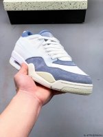 300 纯原版本！Air Jordan Aj4 Rm 重制版低帮复古篮球鞋 实拍首发 采用了低帮的设计 并保留了众多Aj4的经典元素 鞋身以皮革 麂皮材质拼接打