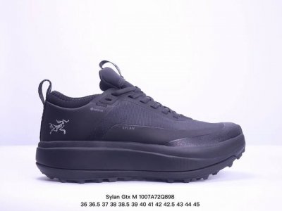 Sylan Gtx M 始祖鸟 覆盖防水低帮厚底越野跑鞋 适合技术路线单日徒步穿着 Aeriosflgtx鞋受到长途野外跑步鞋的启发 适合在变化的地形上进行快速