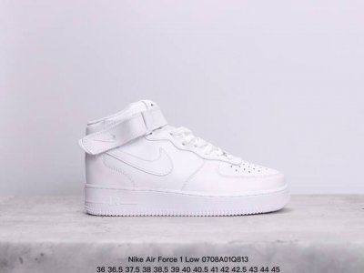 真标耐克nike Air Force 1 Low 空军一号低帮百搭休闲运动板鞋。柔软、弹性十足的缓震性能和出色的中底设计，横跨复古与现代的外型结合，造就出风靡全