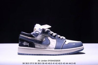 Nike Jordan Air Jordan 1“斯图西联名 老蓝英文” 高端定制 低帮 复古 减震 防滑 耐磨 篮球鞋 定制鞋盒 大厂纯原品质出货 超高清洁度