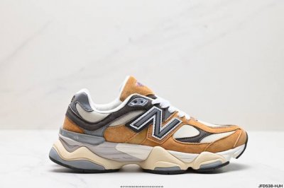 公司级new Balance Nb 9060 鞋款灵感源自设计师本人对夏日的怀日回忆。鞋面大身由空间双格及磨砂鞋面拼接而生，配以柔和、温暖的粉橘色调，夏日氛围拉