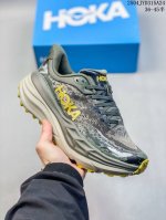 Hoka One One Stinson 7 黑色 低帮专业越野跑步鞋 实拍首发 这款鞋5Mm的前后掌落差能让你贴近自然跑的步态 使你的身体对鞋子的缓震和支撑特