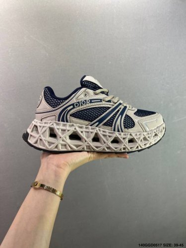 公司级Dior 迪奥网眼织物低帮运动休闲鞋 该款系列采用黑网色眼织物白和色科技料面精心制 作饰以反光 Cd30 图形标志 外格轻盈的刻雕效果橡胶鞋搭底配标志性点