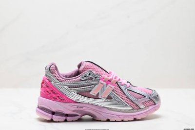 公司级New Balance M1906系列复古单品宝藏老爹鞋款 公司级版本复古元素叠加 质感超级棒 楦版型材料细节做工精细 作为Nb最经典的档案鞋型之一 与