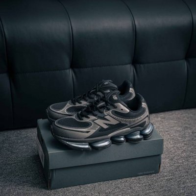 核心私 new Balance 新百伦 Nb 0 网面休闲鞋 复古还要机能 Nb官方重磅新品 一款融合复古设计与现代科技的跑鞋 以其经典的造型和舒适脚感 成为2
