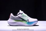 耐克 Nike Zoom Fly 5 运动鞋男女士公路跑鞋竞速跑步鞋厚底增高老爹鞋。采用耐用的设计，不仅可以部署在您最喜欢的比赛的起跑线上，还可以部署在征服后的