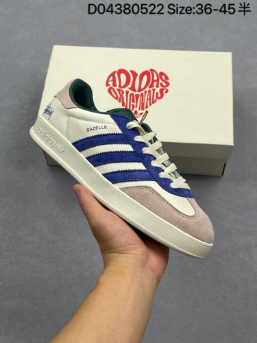 阿迪达斯Adidas Originals Gazelle Indoor 三叶草复古防滑耐磨低帮板鞋 Hq8717 鞋款采用柔软的绒面革和耐用的皮革衬里融合在橡胶