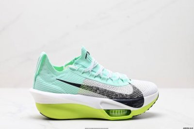 公司级新品发布 Nike Air Zoom Alphafly Next%3 Proto整体采用前作的设计语言，并且对后者的细节进行升级，马拉松和长距离路跑的性能