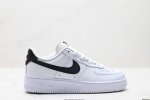 公司级耐克Nike Air Force 1“07空军一号低帮百搭休闲运动板鞋。柔软、弹性十足的缓震性能和出色的中底设计，横跨复古与现代的外型结合，造就出风靡全球