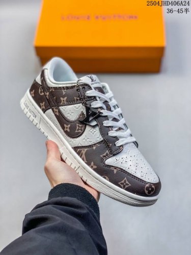 斯图西Stussy-米白天蓝勾 海外官方同步发售，斯图西Stussy X Nike Dunk Low 耐克板鞋。Stussy是源于美国的潮流品牌，音译为斯图西，