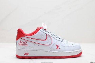 公司级耐克nike Air Force 7空军一号低帮百搭休闲运动板鞋。柔软、弹性十足的缓震性能和出色的中底设计，横跨复古与现代的外型结合，造就出风靡全球三十多