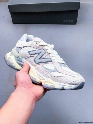 集图 New Balance 又带来了新鞋型 9060 ，并且是与芝加哥街头品牌 Joe Freshgoods 的联名款。鞋身主体采用了类似 990 系列的设计