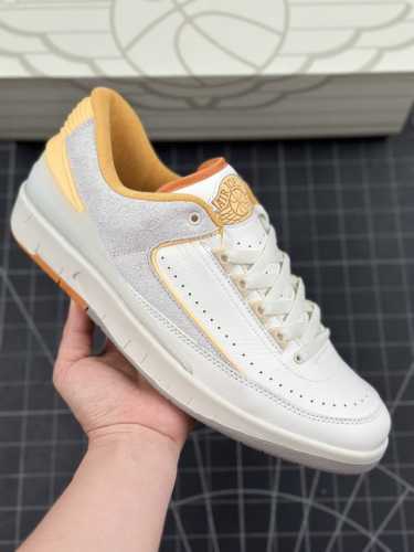 公司级off-White X Air Jordan Aj2 Low Sp 重磅联名 乔2芝加哥配色联名款篮球鞋 这双鞋还开创性的使用了透明材质来打造成中底粉化的