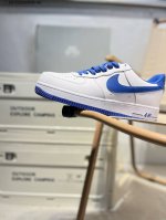 100 福利特价耐克 Nike Air Force 1 '07空军一号 百搭休闲运动板鞋。柔软、弹性十足的缓震性能和出色的中底设计，横跨复古与现代的外型结合，造