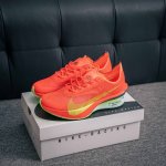 核心私 nike Vaporfly 4 柔软舒适防滑耐磨低帮 马拉松休闲跑步鞋 Vaporfly 系列以速度和效率而闻名 仍然是竞技跑步者的首选 这款新版本秉承