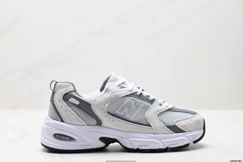 公司级新百伦 Nb530 New Balance 530 复跑古鞋Nb530这鞋双确实是Nb家经复典古款式之一，以全科新技诠释，成打功造530鞋款。鞋面保在持5
