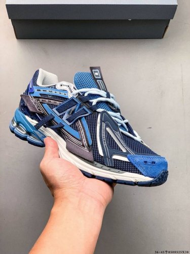 new Balance M1906Ri Nb宝藏老爹鞋款，复古元素叠加，质感超级棒，楦版型材料细节做工精细，货如实拍图 作为Nb最经典的档案鞋型之一，与 2一样