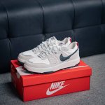 核心私 Nike 耐克 C1Ty Trainers 城市训练系列低帮经典复古休闲运动鞋 采用翻毛皮组合Mesh网织热压材料鞋面材质 外置厚实Rb橡胶大底 这双时