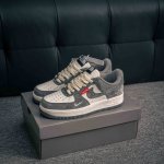 核心私 Air Force 1 原装级别 原楦头原纸板 打造纯正空军版型专注外贸渠道 全掌内置蜂窝气垫 原盒配件 原厂中底钢印、拉帮完美 货号：Am1588 0