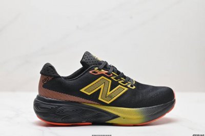 公司级新百伦new Balance W880系列复古老爹风休闲运动慢跑鞋 880系列是new Balance的次顶级缓震跑鞋，脚感软弹舒适，缓震性和稳定性都不错
