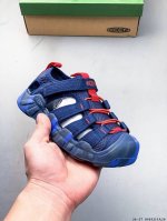 keen Hyperport H2 水路两用溯溪涉水休闲户外徒步凉鞋小童鞋 这是一种很轻的厚！全新注入式泡沫中底看着厚，上脚轻！ 很安心的厚！橡胶外底稳固抓地且