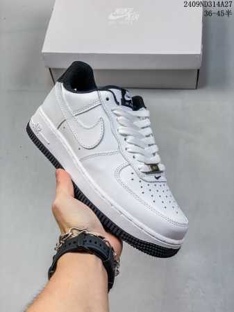 公司级带半码 耐克 Nike Air Force 1 '07 Low 空军一号含气垫 低帮百搭厚底增高休闲运动板鞋。柔软、弹性十足的缓震性能和出色的中底设计，横 - 点击图像关闭